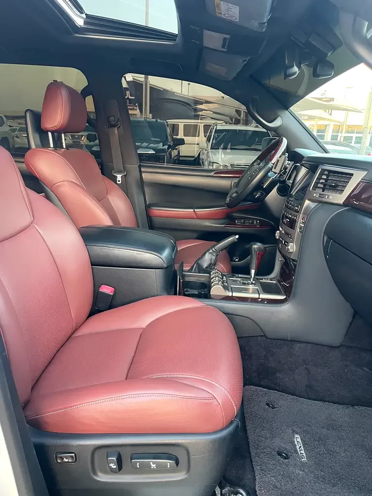 Lexus LX 570 AT (367 hp) - 17