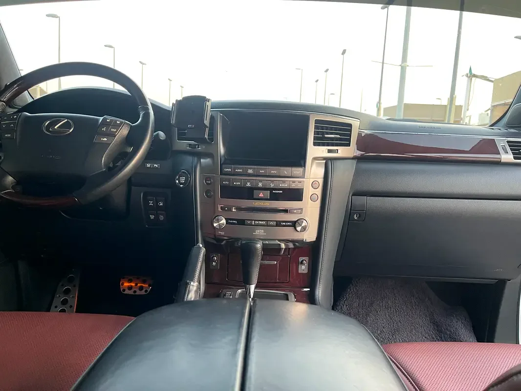 Lexus LX 570 AT (367 hp) - 20