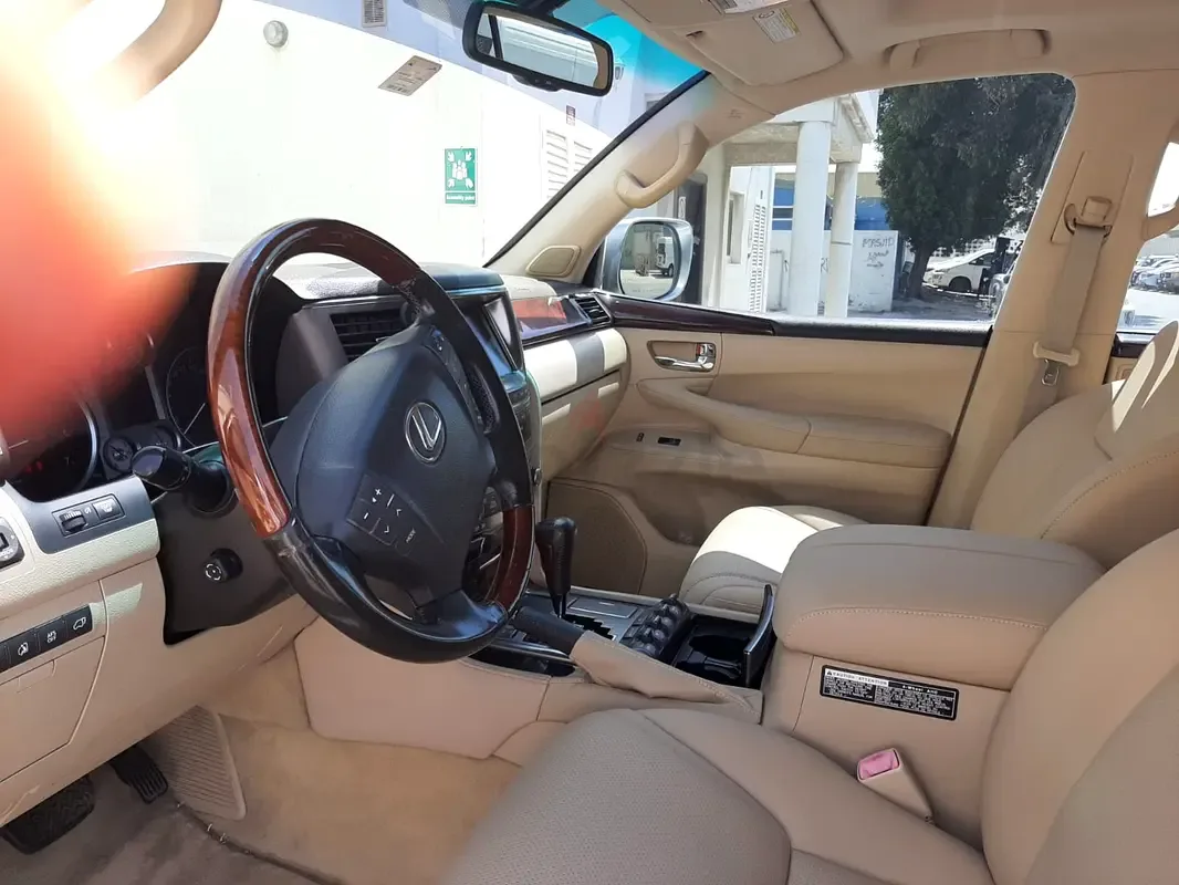 Lexus LX 570 AT (367 hp)