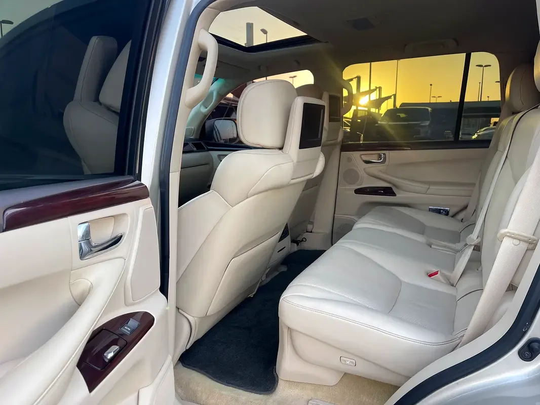 Lexus LX 570 AT (367 حصان) - 12