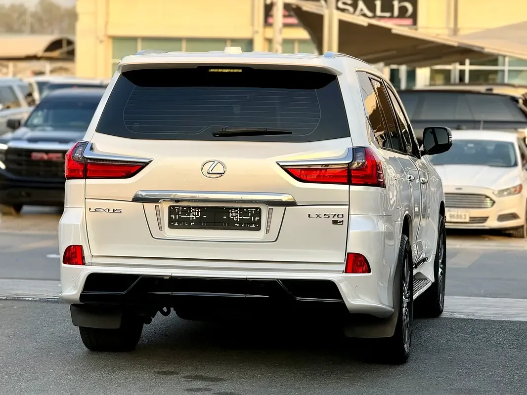 Lexus LX 570 AT (367 hp) - 8