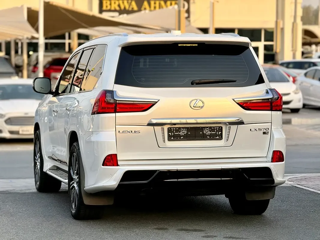 Lexus LX 570 AT (367 hp) - 9
