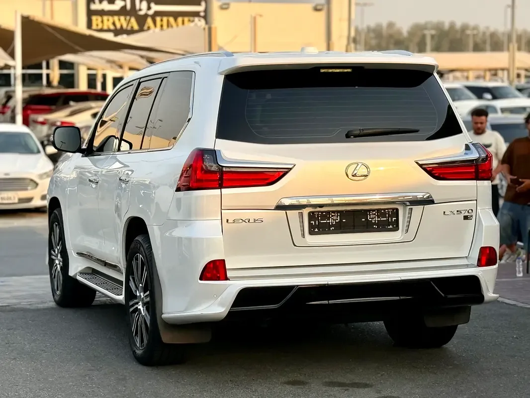 Lexus LX 570 AT (367 hp) - 10
