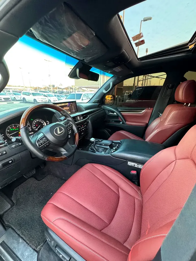 Lexus LX 570 AT (367 hp) - 12