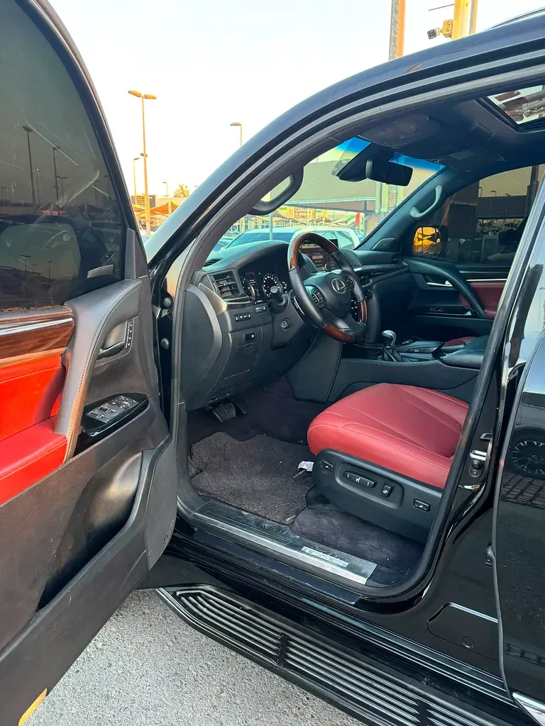 Lexus LX 570 AT (367 hp) - 10