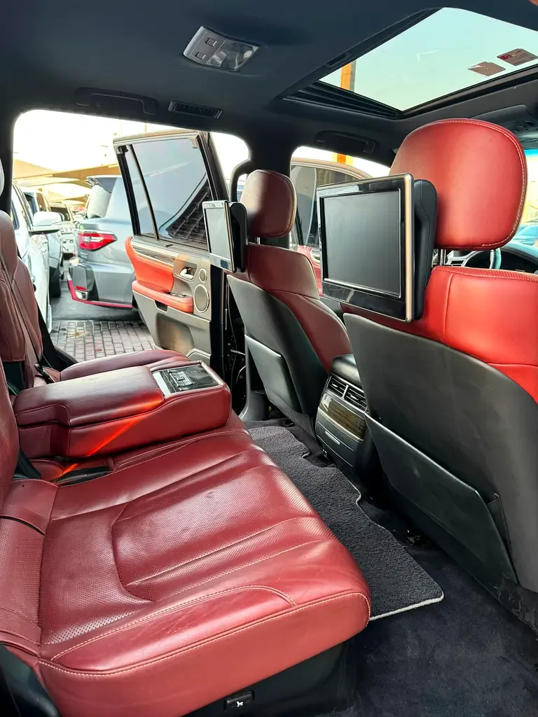 Lexus LX 570 AT (367 hp) - 13