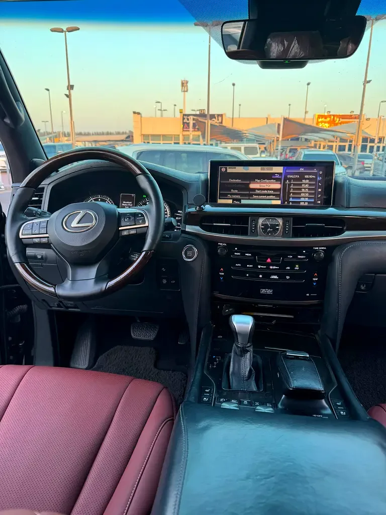 Lexus LX 570 AT (367 hp) - 17