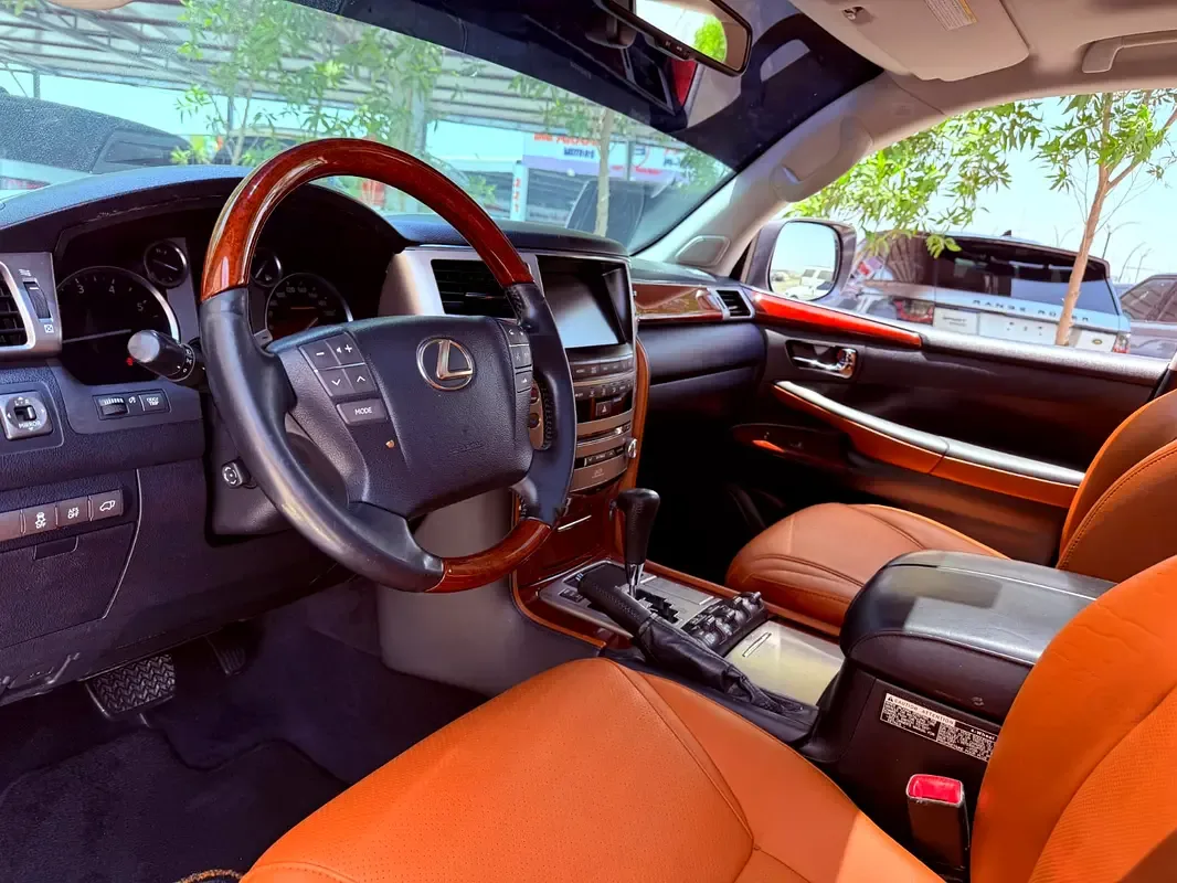 Lexus LX 570 AT (367 حصان) - 7