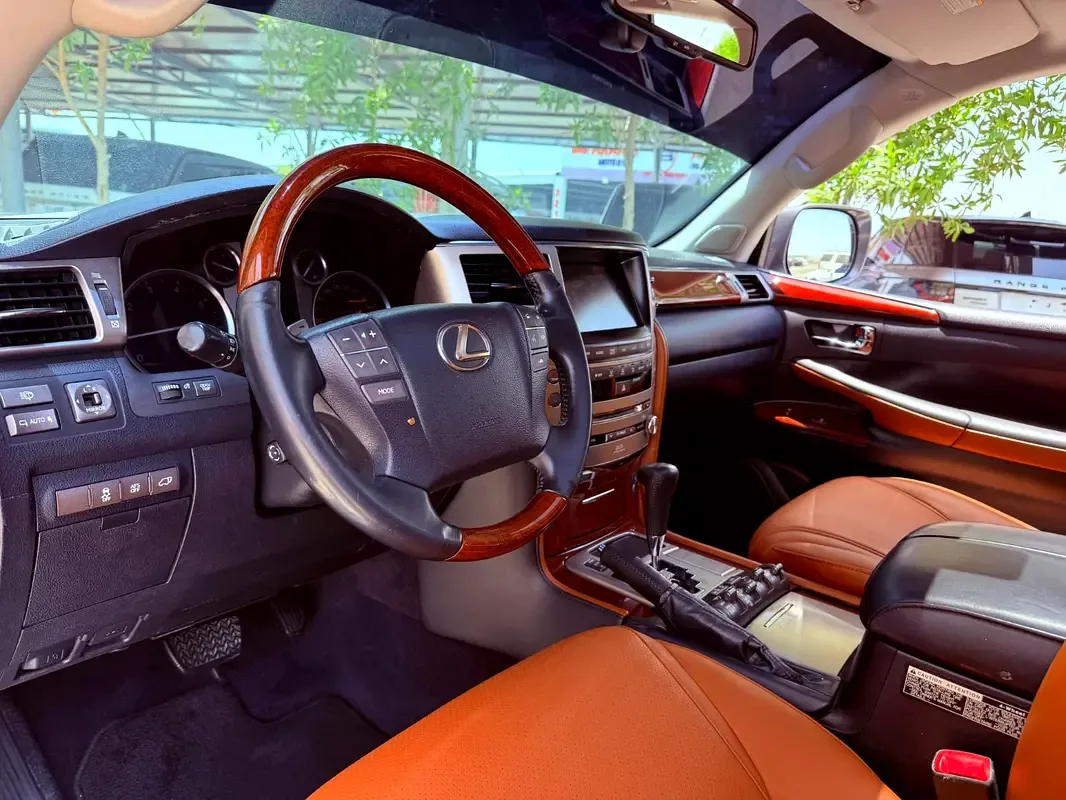 Lexus LX 570 AT (367 حصان) - 11
