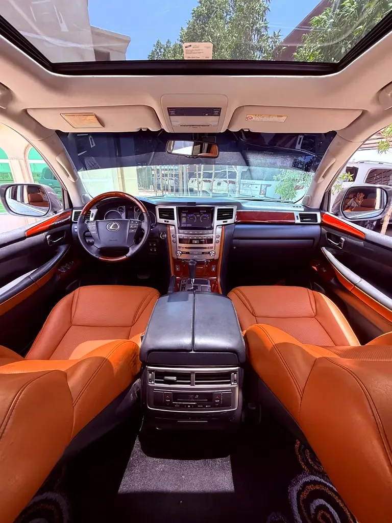 Lexus LX 570 AT (367 حصان) - 12