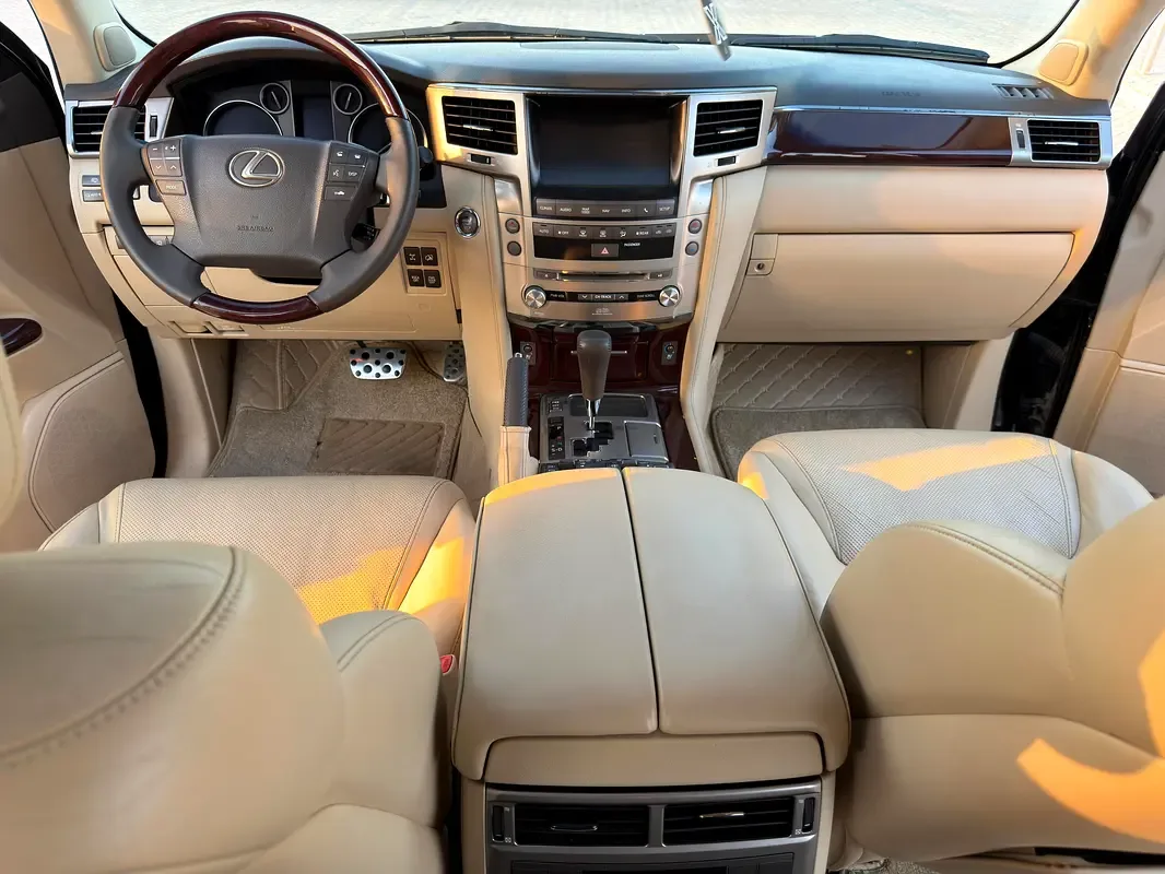 Lexus LX 570 AT (367 hp) - 7