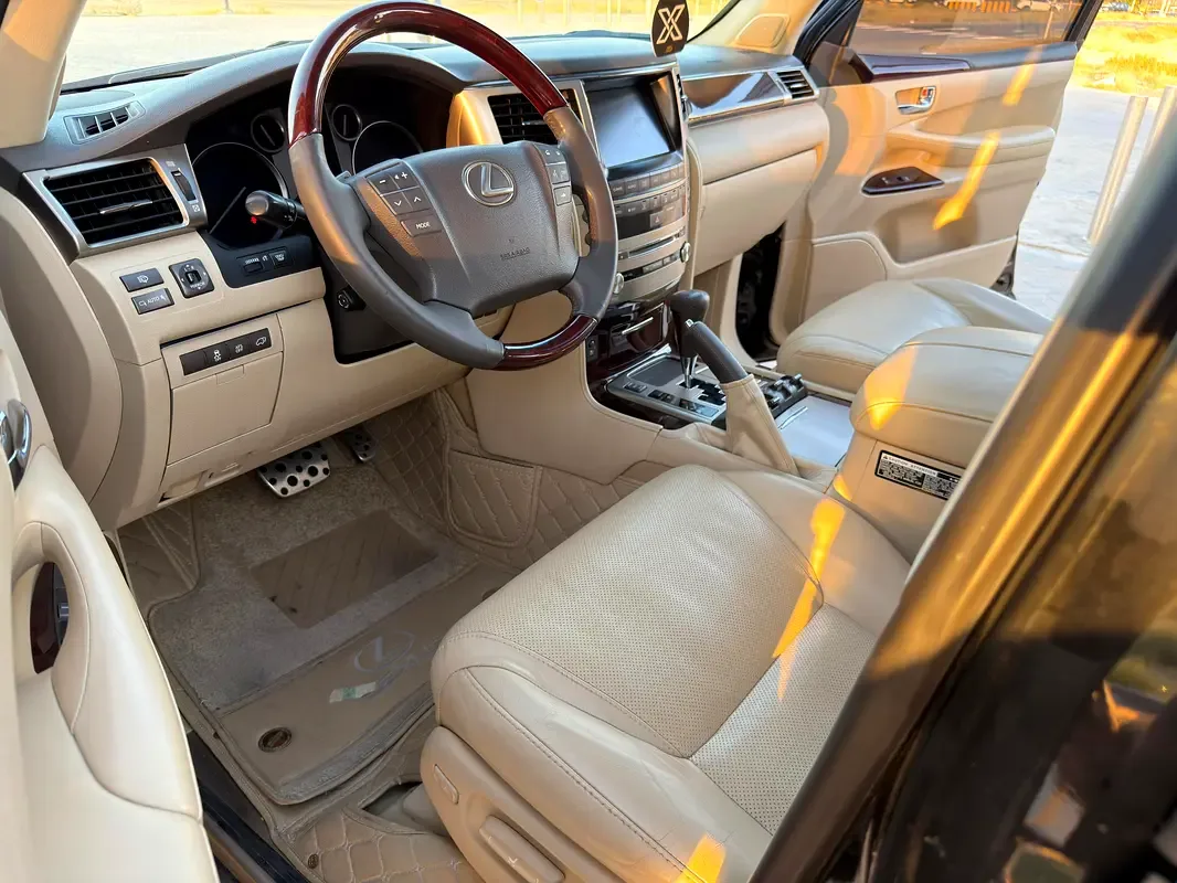 Lexus LX 570 AT (367 hp) - 6