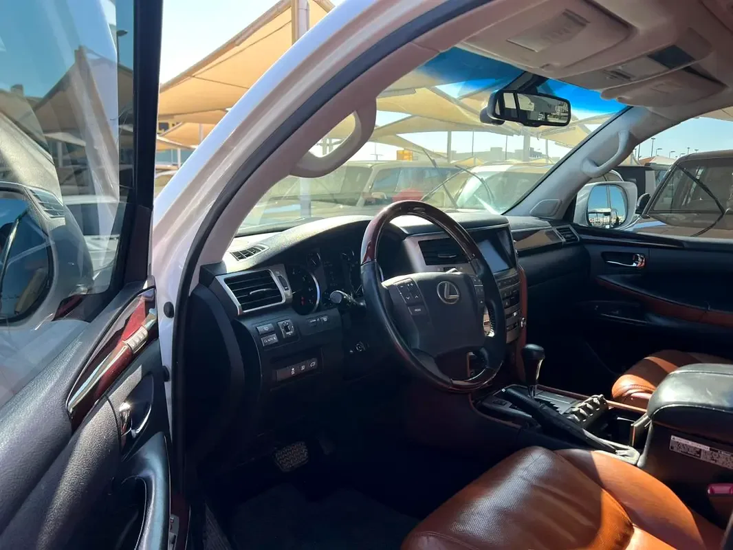 Lexus LX 570 AT (367 hp) - 8