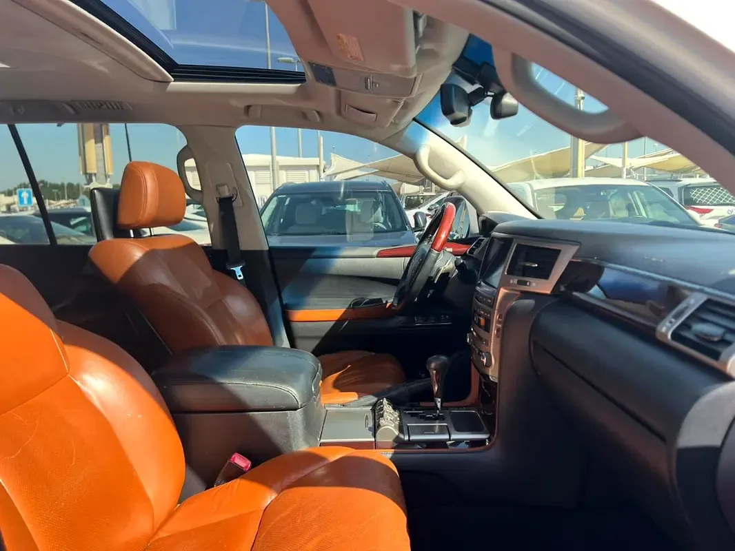 Lexus LX 570 AT (367 hp) - 11