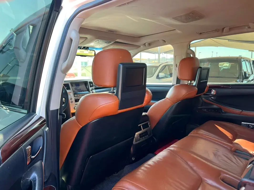 Lexus LX 570 AT (367 hp) - 12