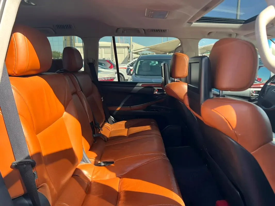 Lexus LX 570 AT (367 hp) - 13