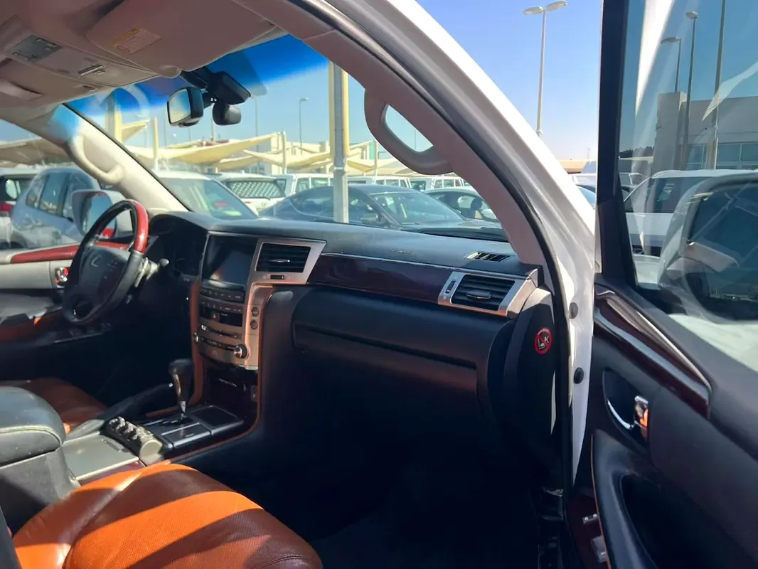 Lexus LX 570 AT (367 hp) - 10