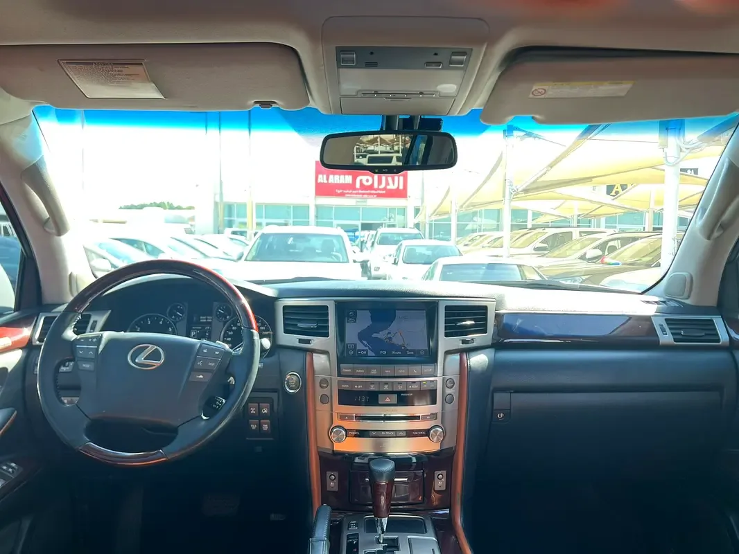 Lexus LX 570 AT (367 hp) - 15