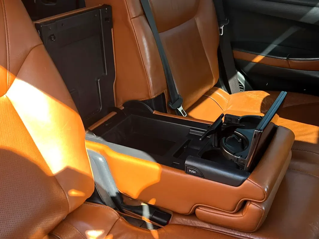 Lexus LX 570 AT (367 hp) - 17