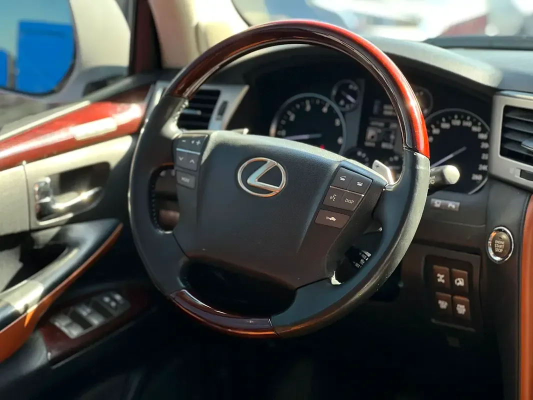 Lexus LX 570 AT (367 hp) - 19