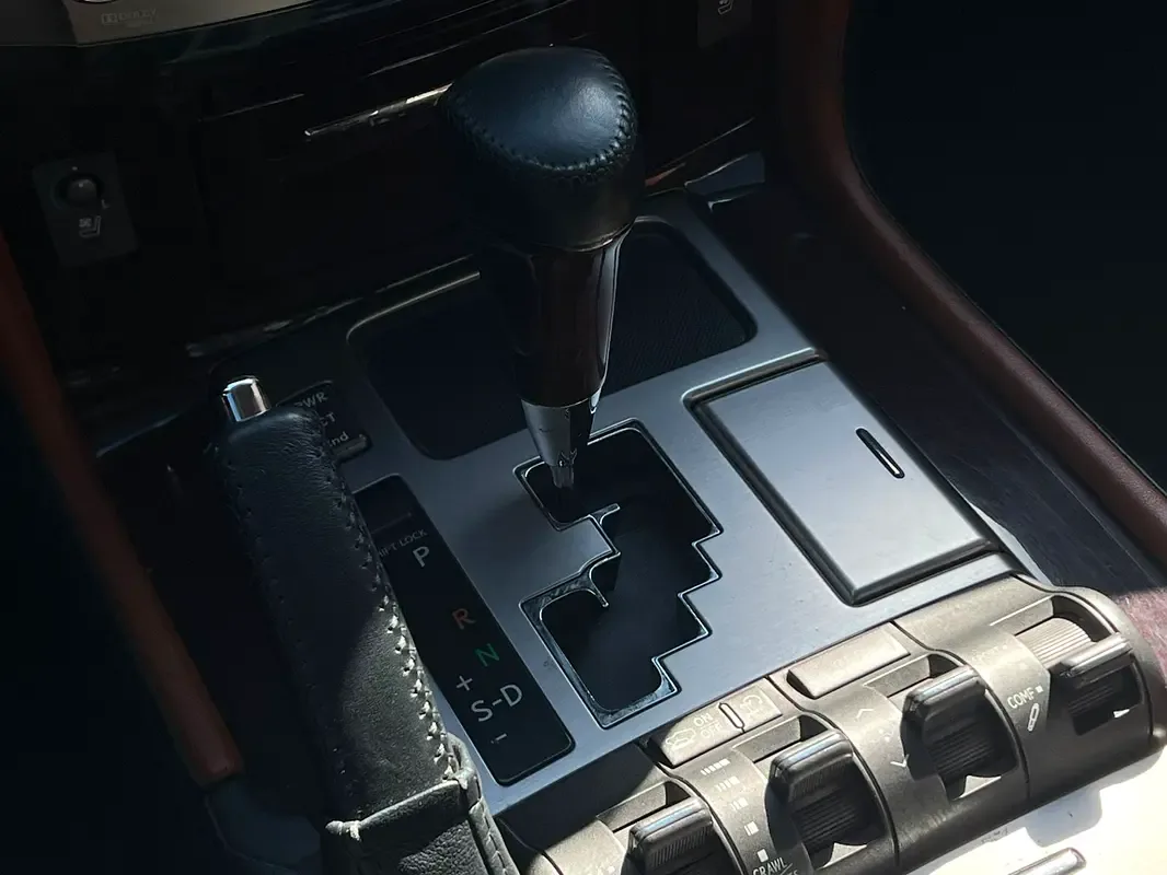 Lexus LX 570 AT (367 hp) - 20