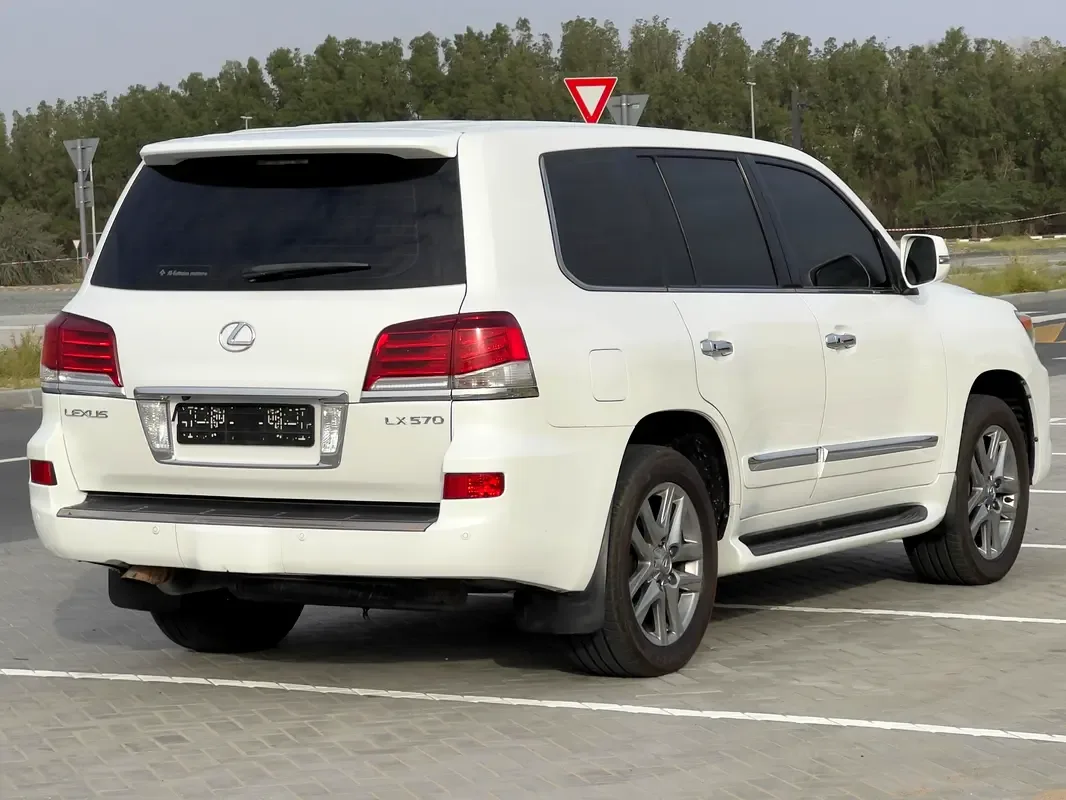 Lexus LX 570 AT (367 hp) - 3