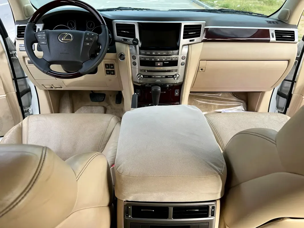 Lexus LX 570 AT (367 hp) - 8