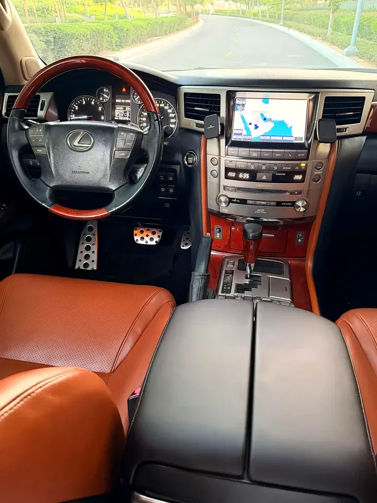 Lexus LX 570 AT (367 hp) - 8