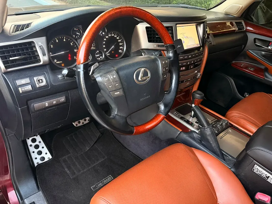 Lexus LX 570 AT (367 hp) - 14