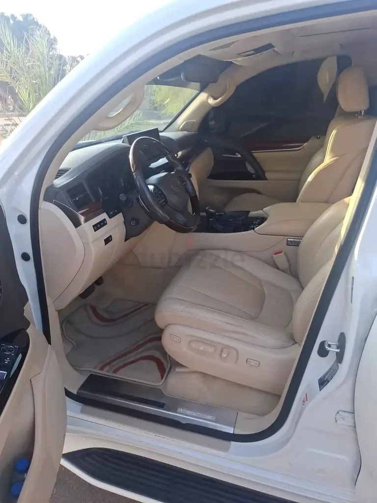 Lexus LX 570 AT (367 hp) - 4
