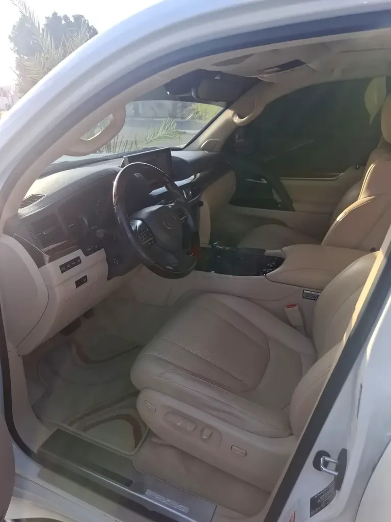 Lexus LX 570 AT (367 hp) - 8