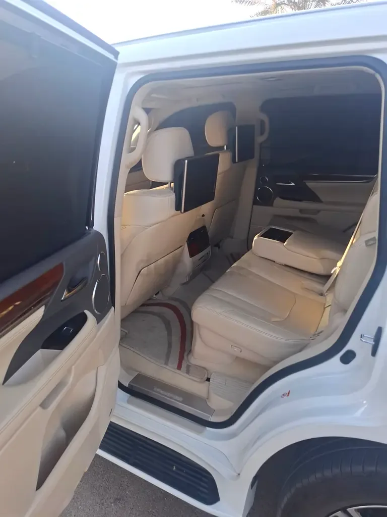 Lexus LX 570 AT (367 hp) - 9