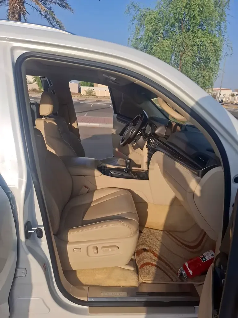 Lexus LX 570 AT (367 hp) - 11