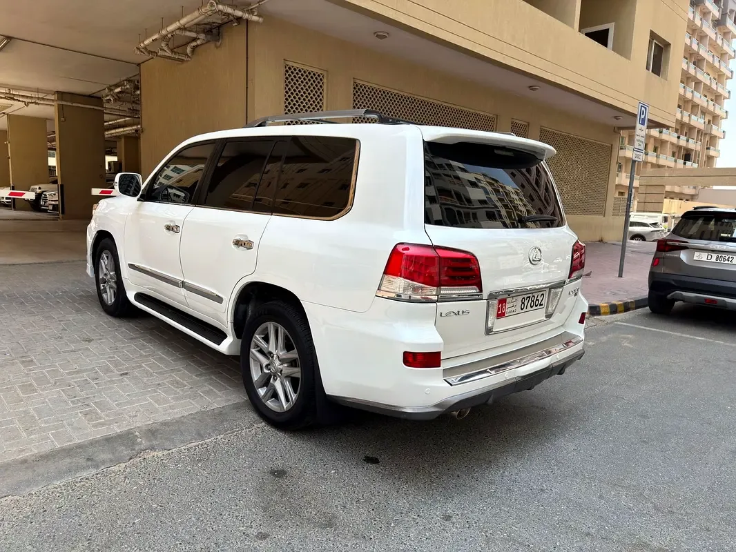 Lexus LX 570 AT (367 hp)