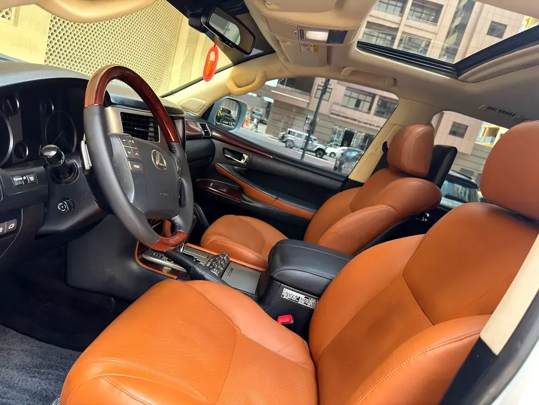 Lexus LX 570 AT (367 حصان) - 8