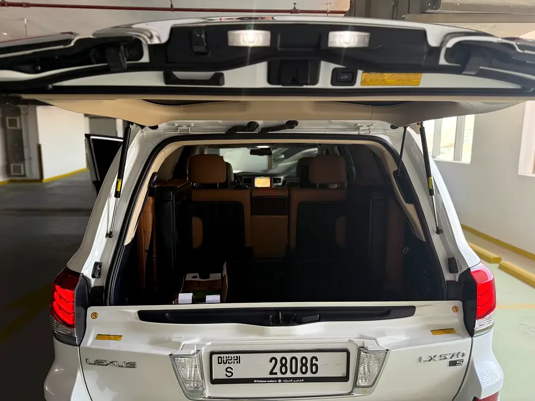 Lexus LX 570 AT (367 حصان) - 11