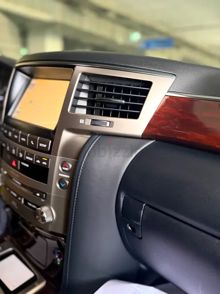 Lexus LX 570 AT (367 حصان) - 10