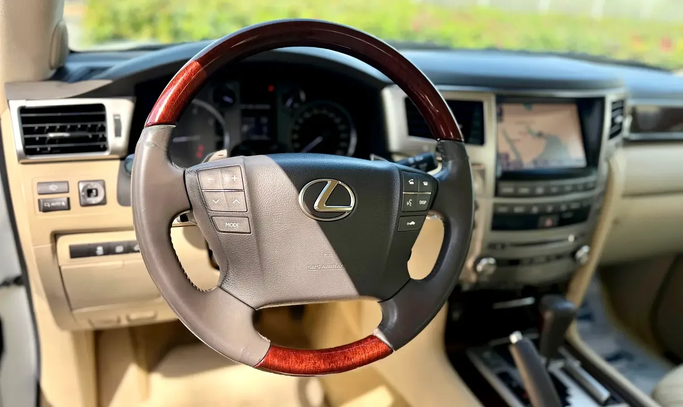 Lexus LX 570 AT (367 حصان) - 12
