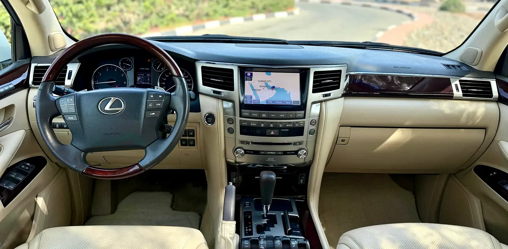 Lexus LX 570 AT (367 حصان) - 13