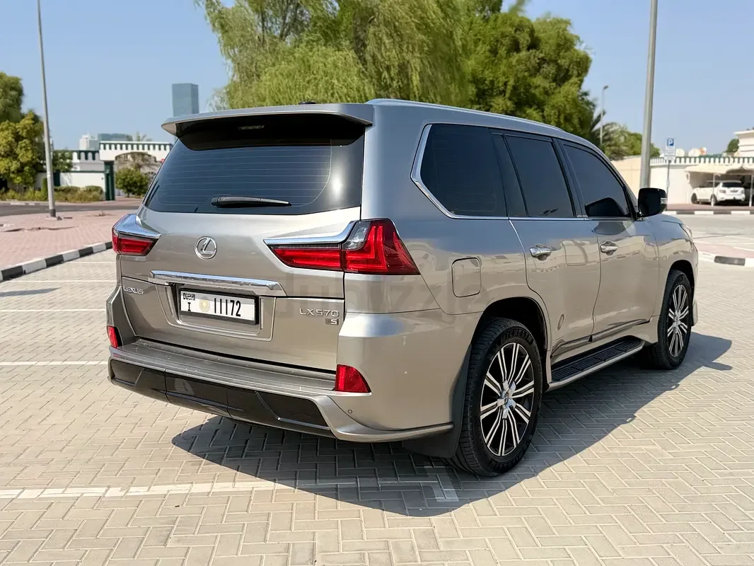 Lexus LX 570 AT (367 hp) - 8