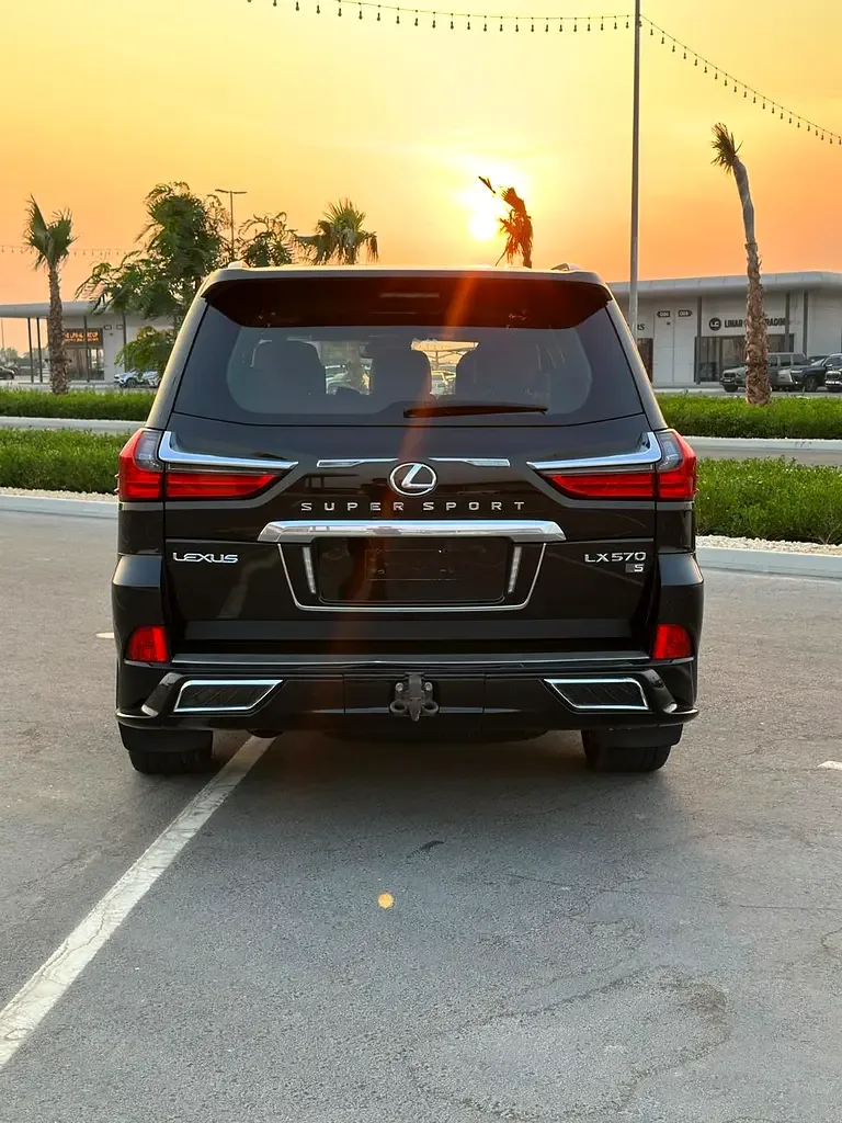 Lexus LX 570 AT (367 hp) - 6