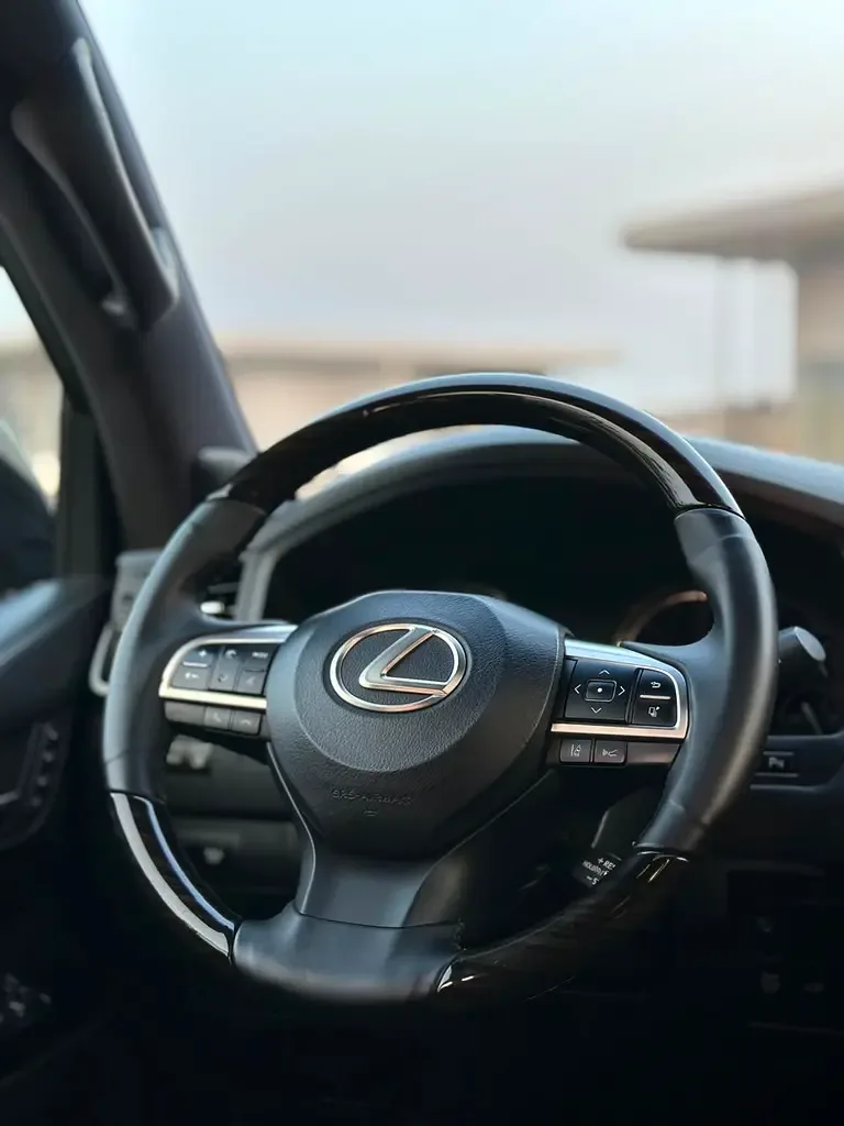 Lexus LX 570 AT (367 hp) - 12