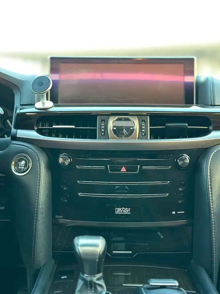 Lexus LX 570 AT (367 hp) - 17