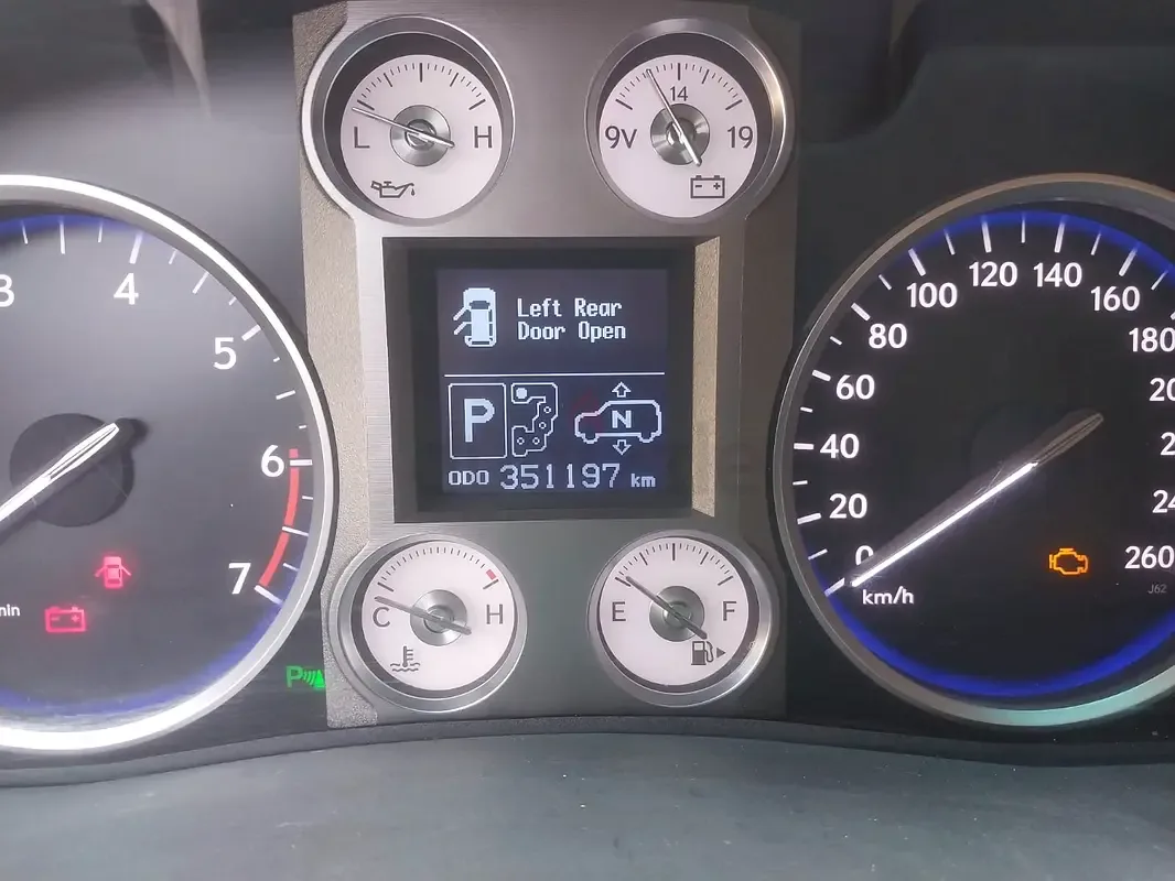 Lexus LX 570 AT (367 hp) - 8
