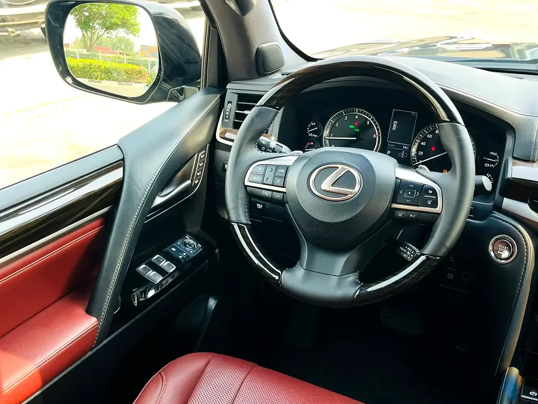 Lexus LX 570 AT (367 hp) - 11