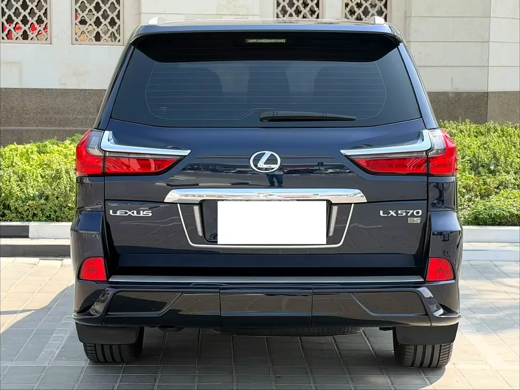 Lexus LX 570 AT (367 hp) - 8