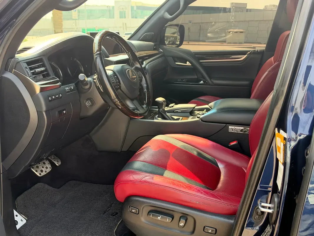 Lexus LX 570 AT (367 hp) - 12