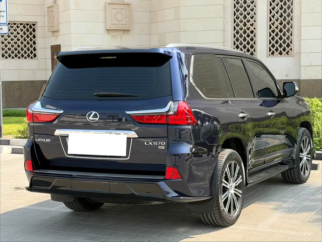 Lexus LX 570 AT (367 hp) - 11
