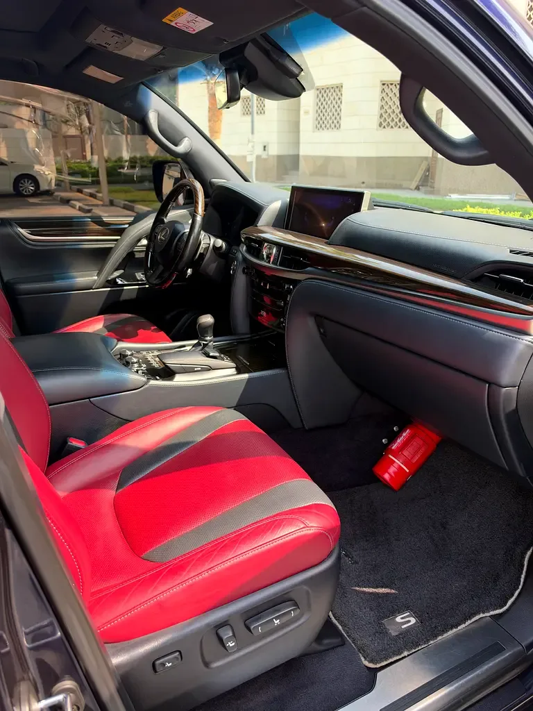 Lexus LX 570 AT (367 hp) - 17