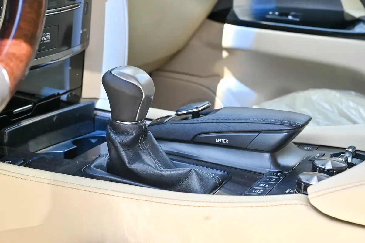 Lexus LX 570 AT (367 حصان) - 13